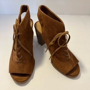 GAP PEEP TOE SUEDE HEELS SZ 8